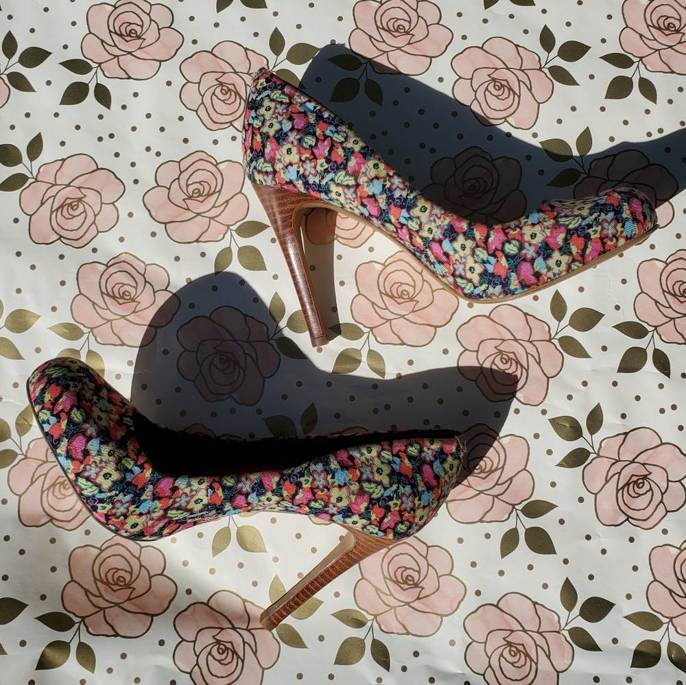 Jessica Simpson Women's Pumps, Floral, size 6